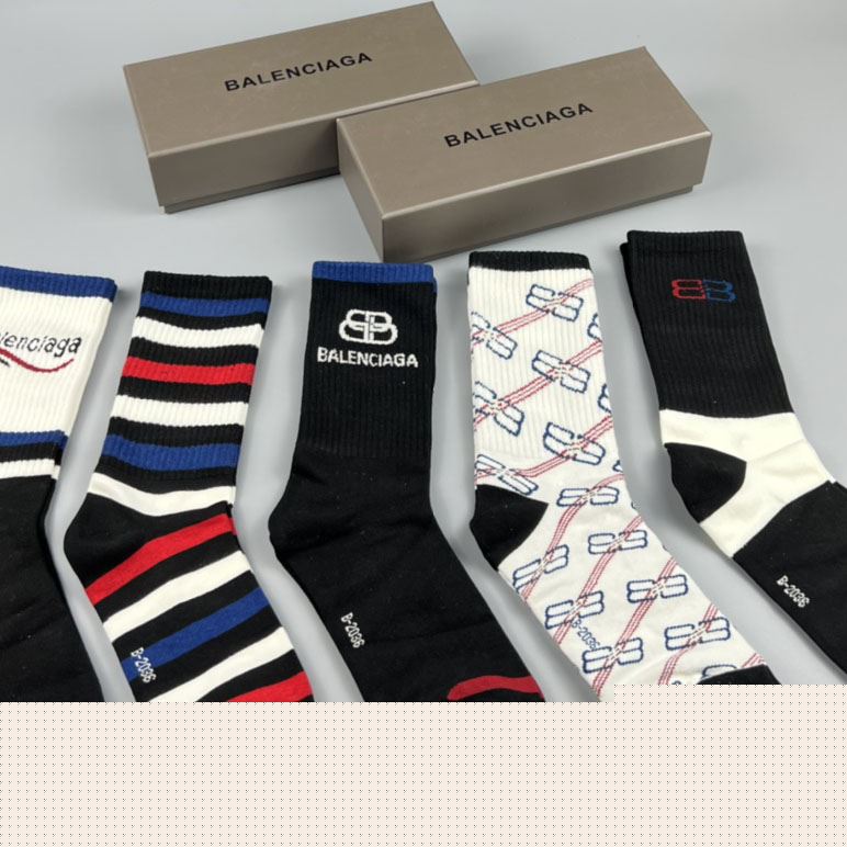 Ba*len*cia*ga socks